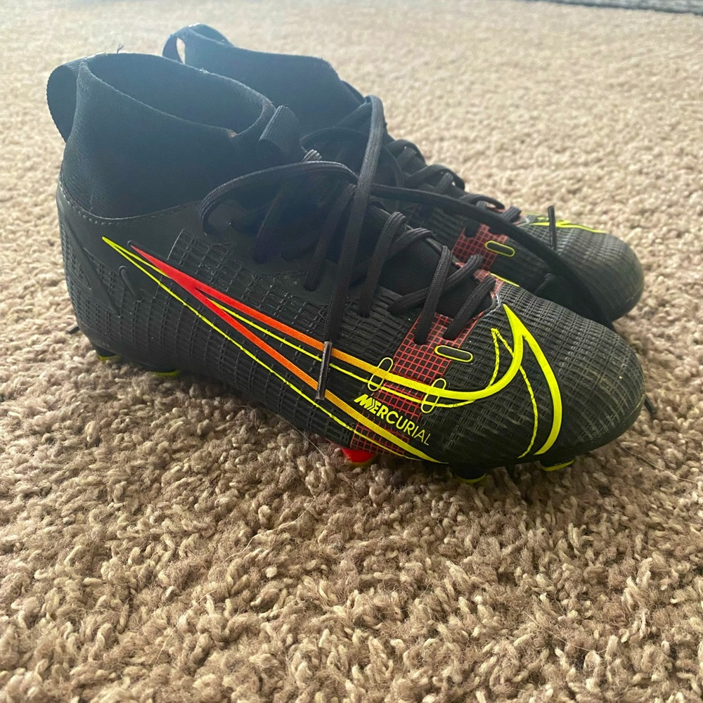 SOLD Kids 3Y Nike Mercurial High Top Cleats
